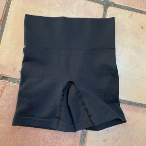 Lululemon Sculpt biker short size 2 black